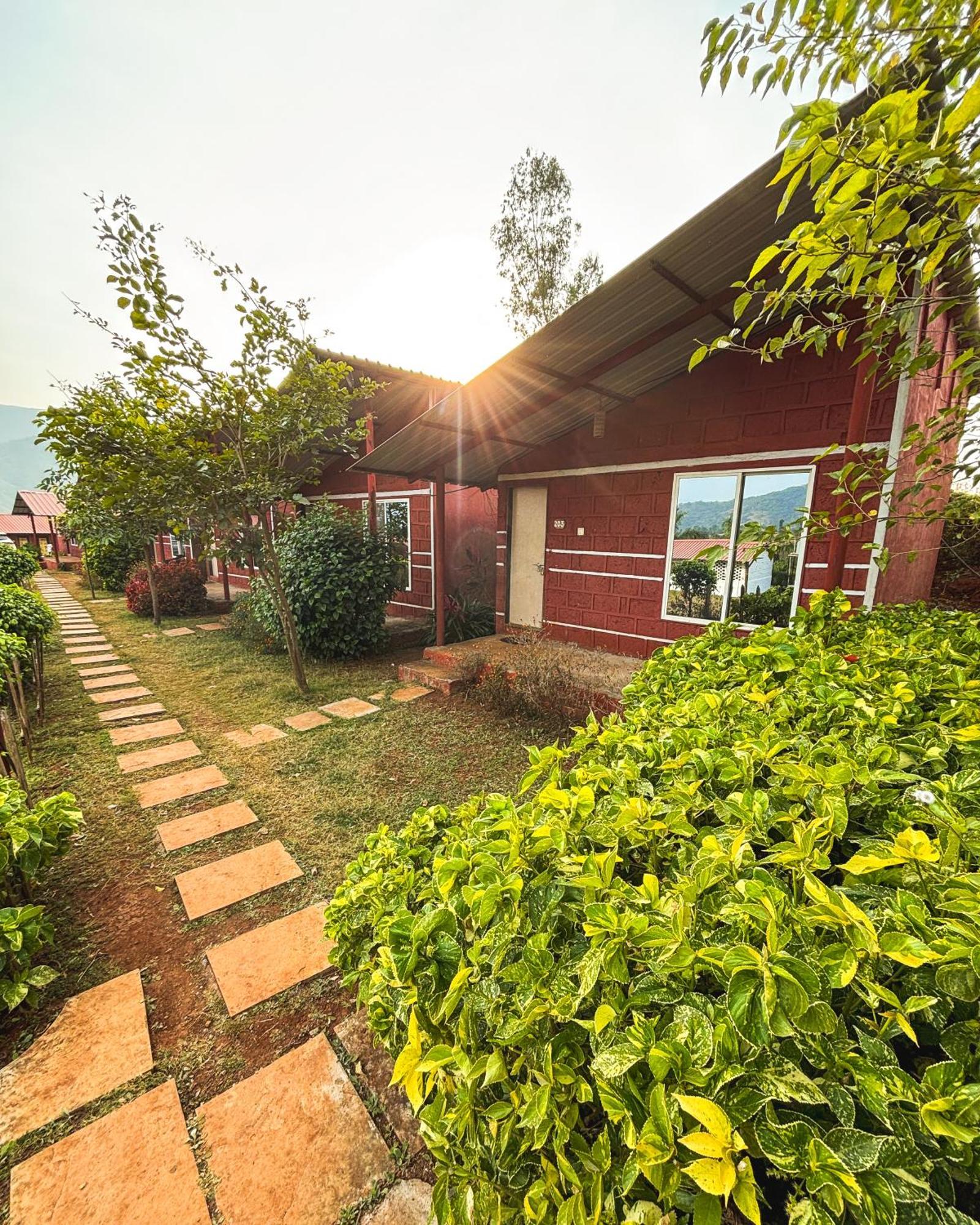 Mysticstays Resort Wai Exterior photo